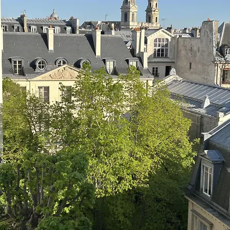Small Haven With Garden In The 7th Arrondissement